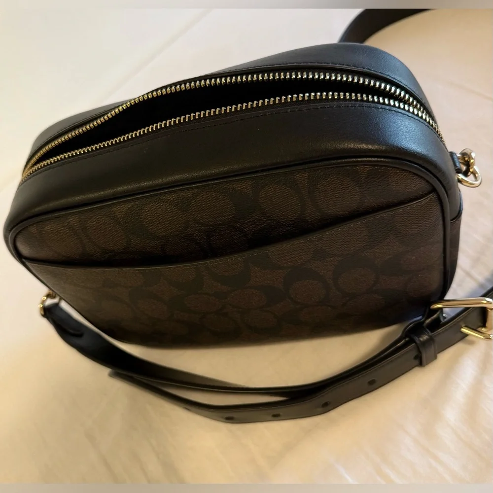 Coach Mini Jamie Camera Bag
Monogram Canvas Brown Black Leather
Crossbody - Picture 5 of 14